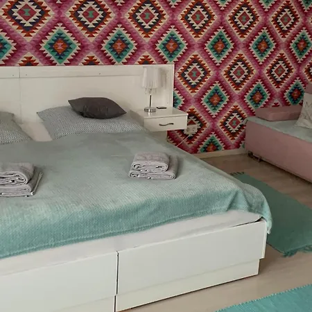 Joy מלון דירות 4*